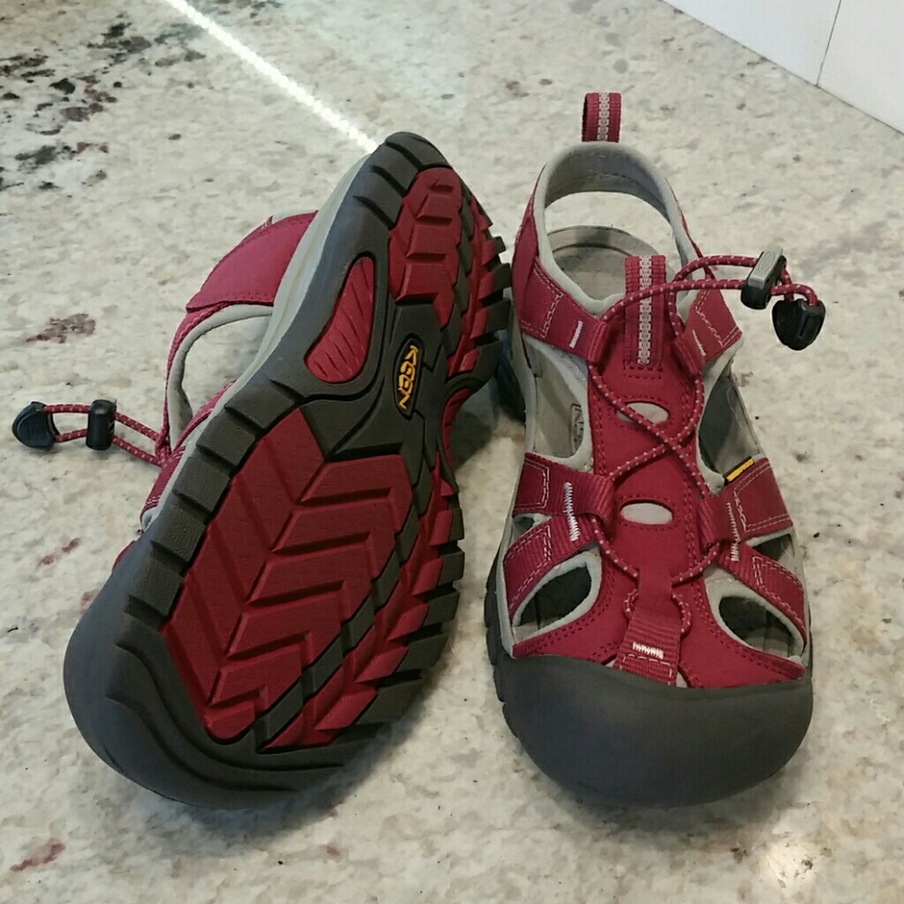 Keen venice H2 sandal beet red 8.5
